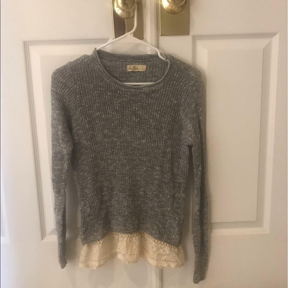 🤩Holister sweater top with lace detail🤩